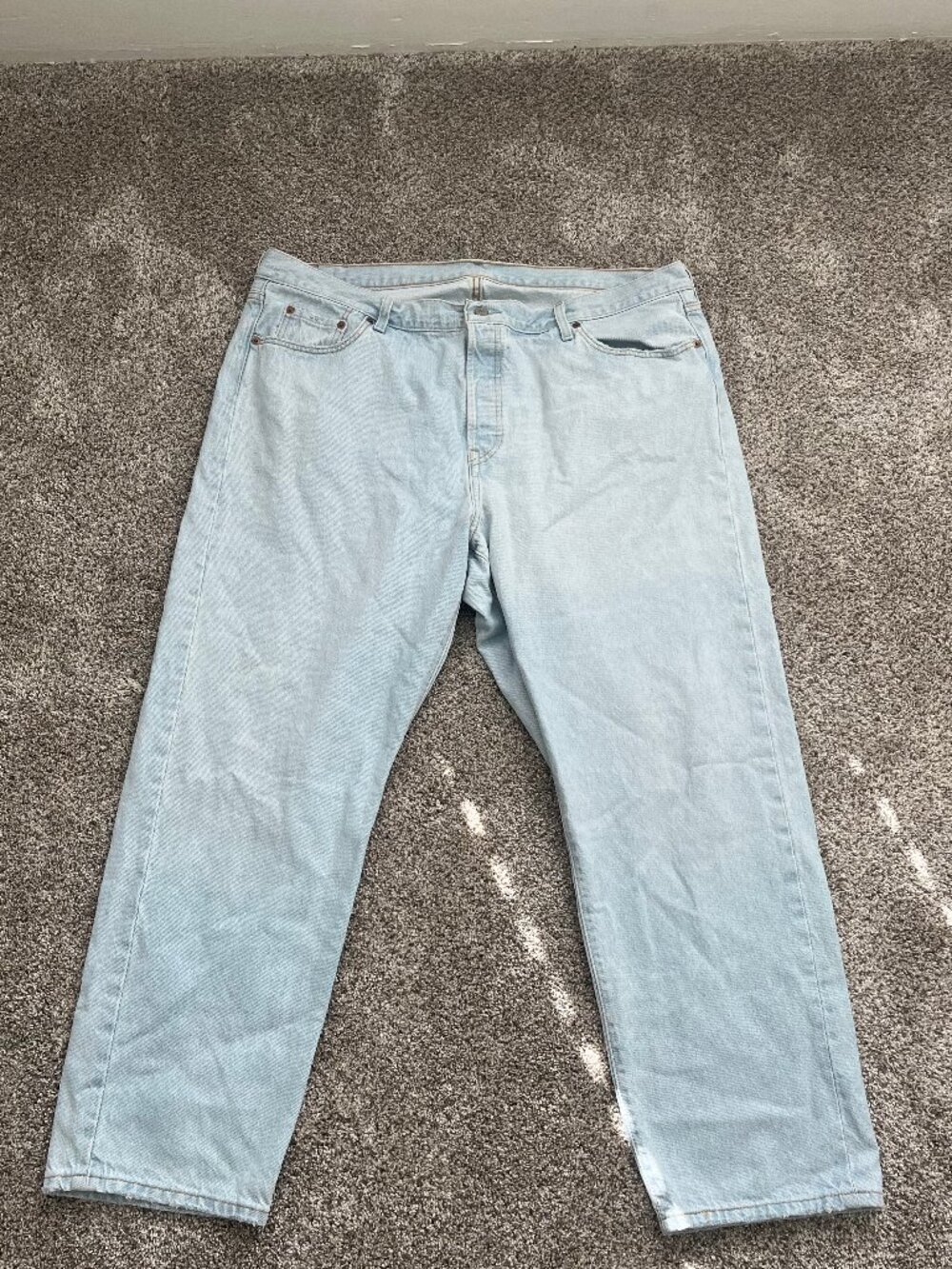 Light Wash Levi Jeans